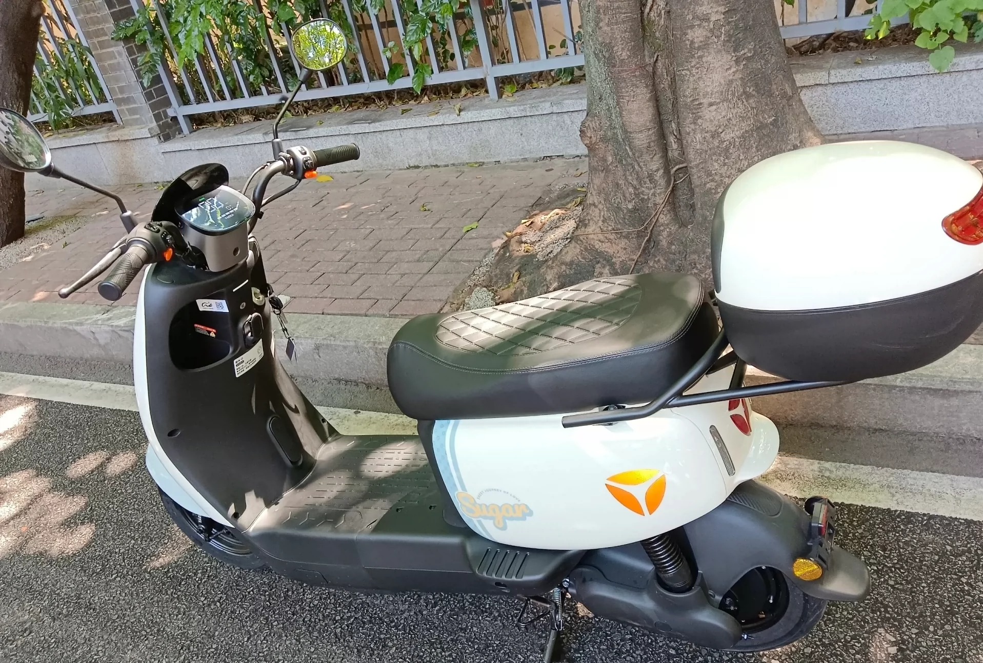 雅迪电动车，二手电动车，上下班自用代步车，充电速度快，续航高，个人闲置出售！#电动车整车 #电动车配件 #电动车装备